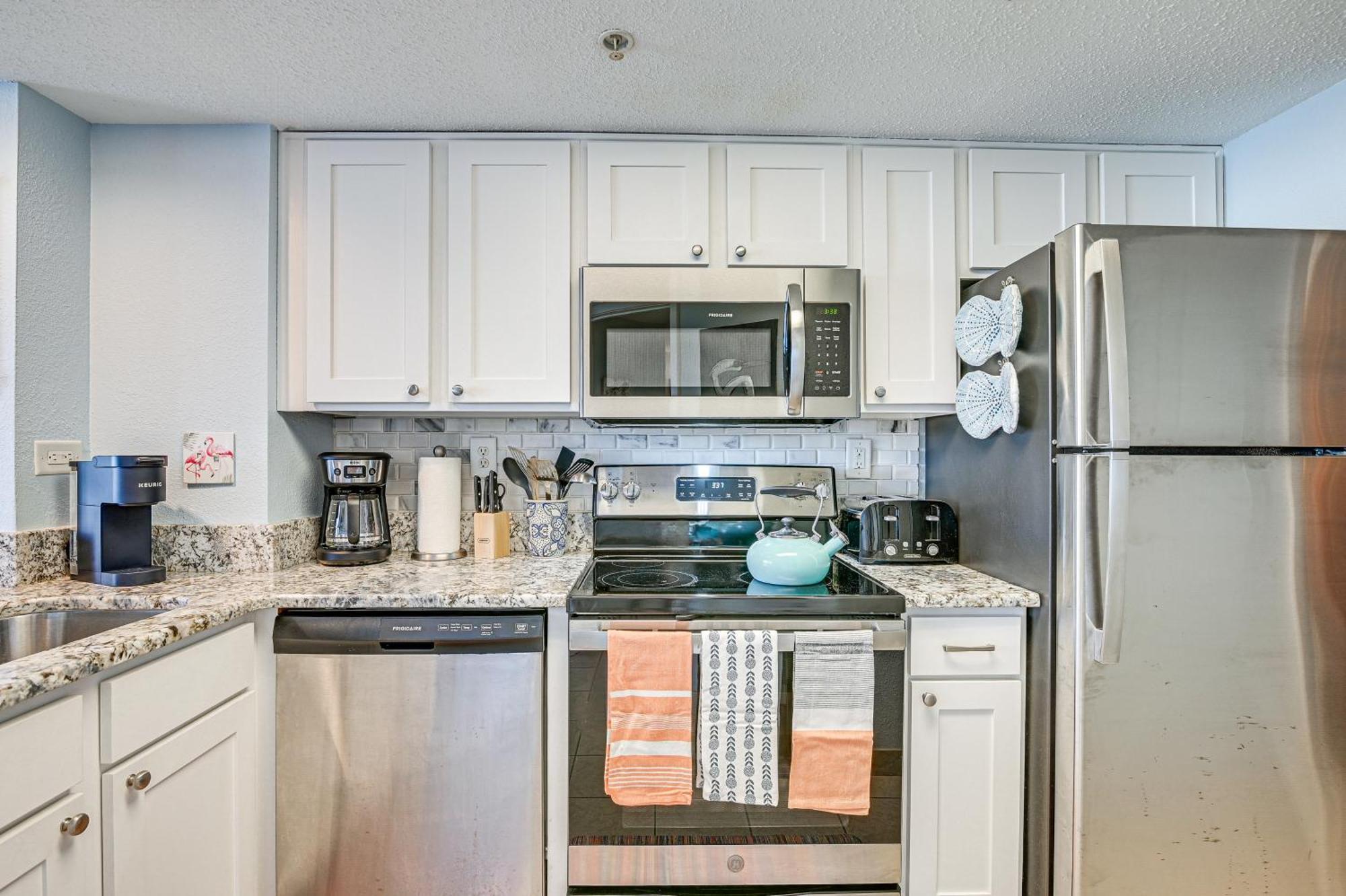 Beachy Condo With Pool Access And Steps To Boardwalk! Myrtle Beach Bagian luar foto
